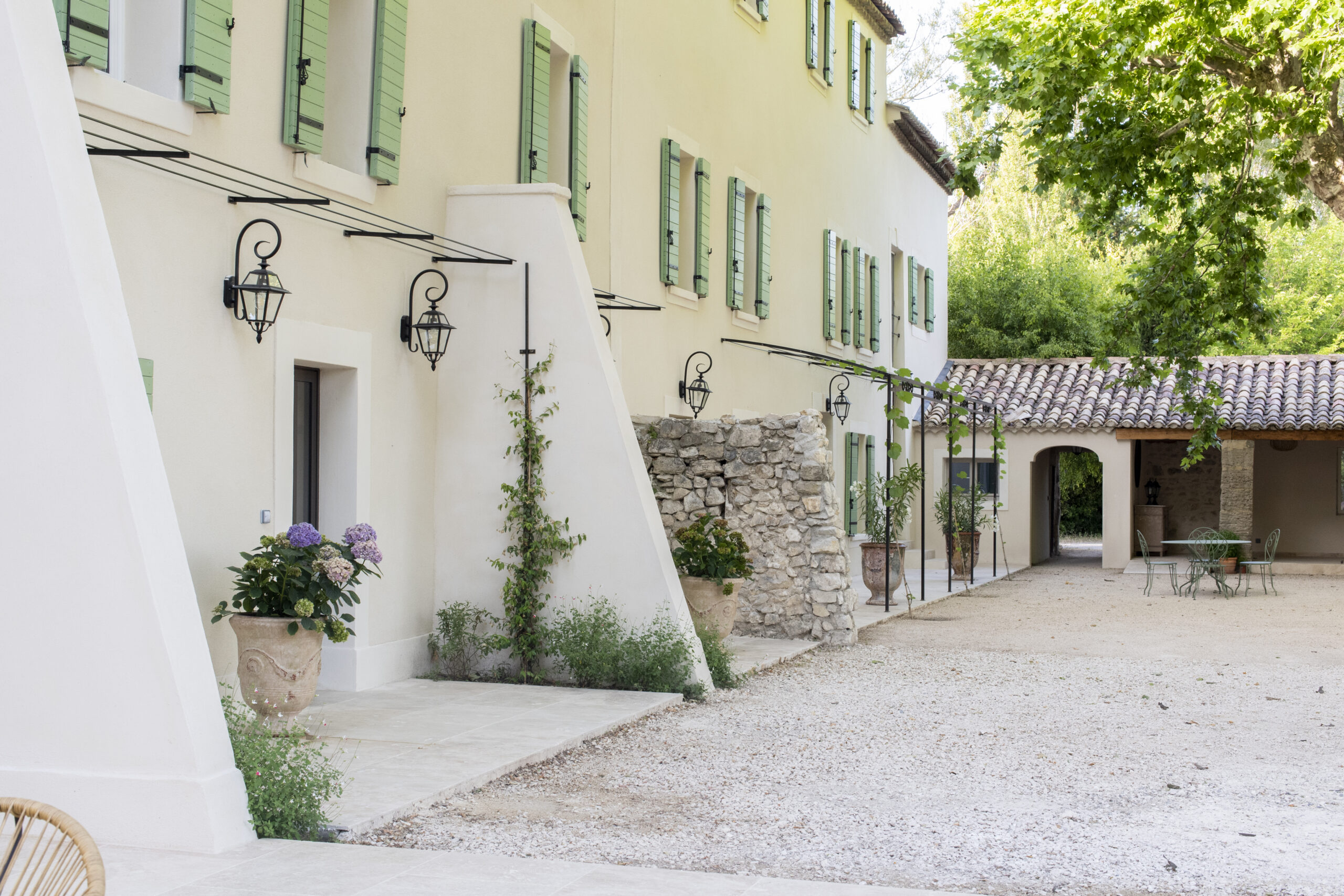 bastidedeslavandins-le-thor-provence-mariage-séminaires-lavandes-terrasse